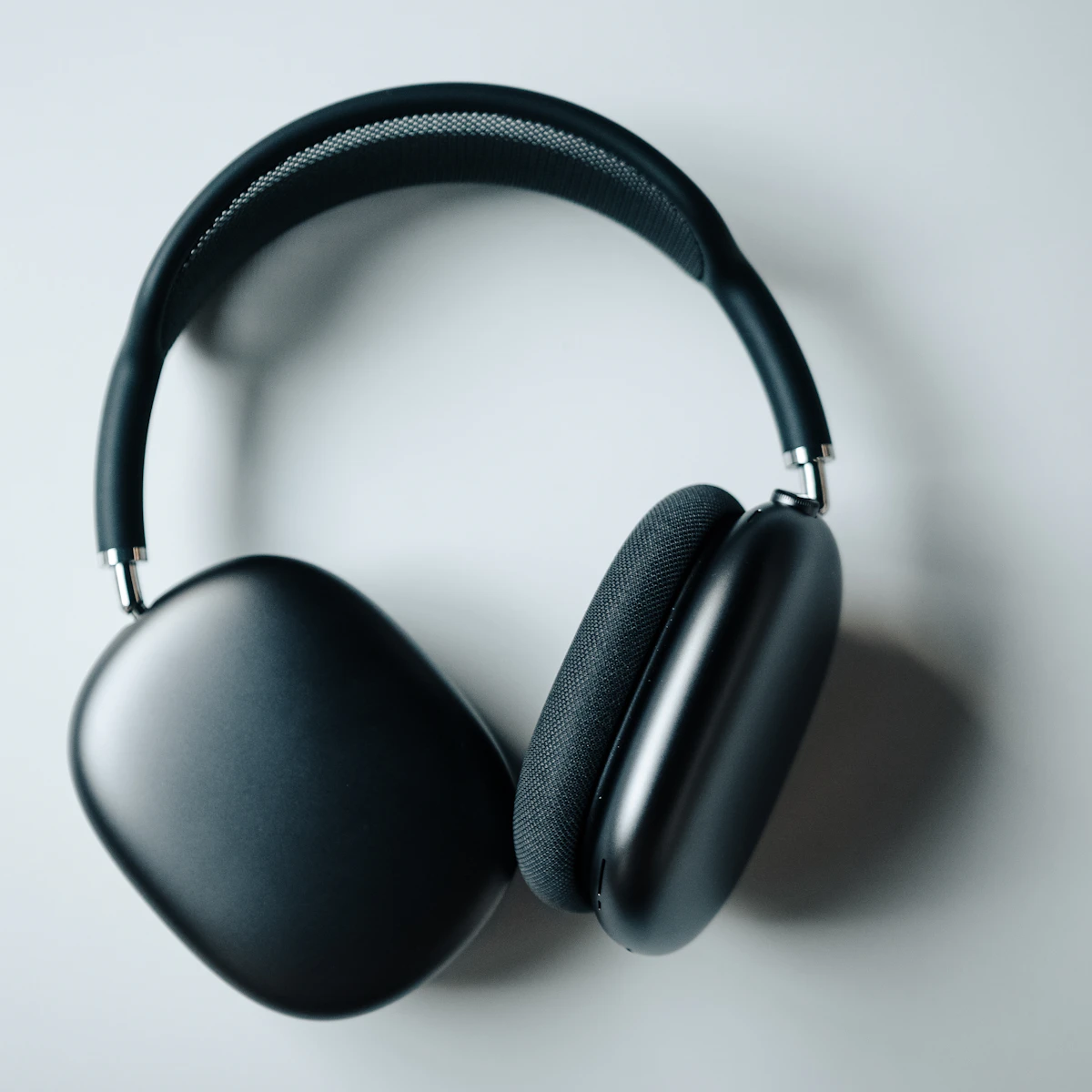 Wireless Noise-Cancelling Headphones – image 3
